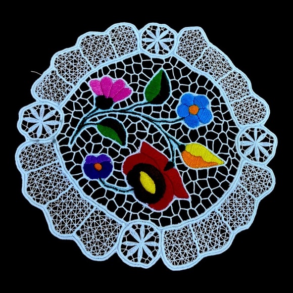 Vintage Hungarian embroidery centerpieceHand embroidered doily
